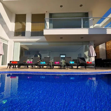 Lumineux Villa *